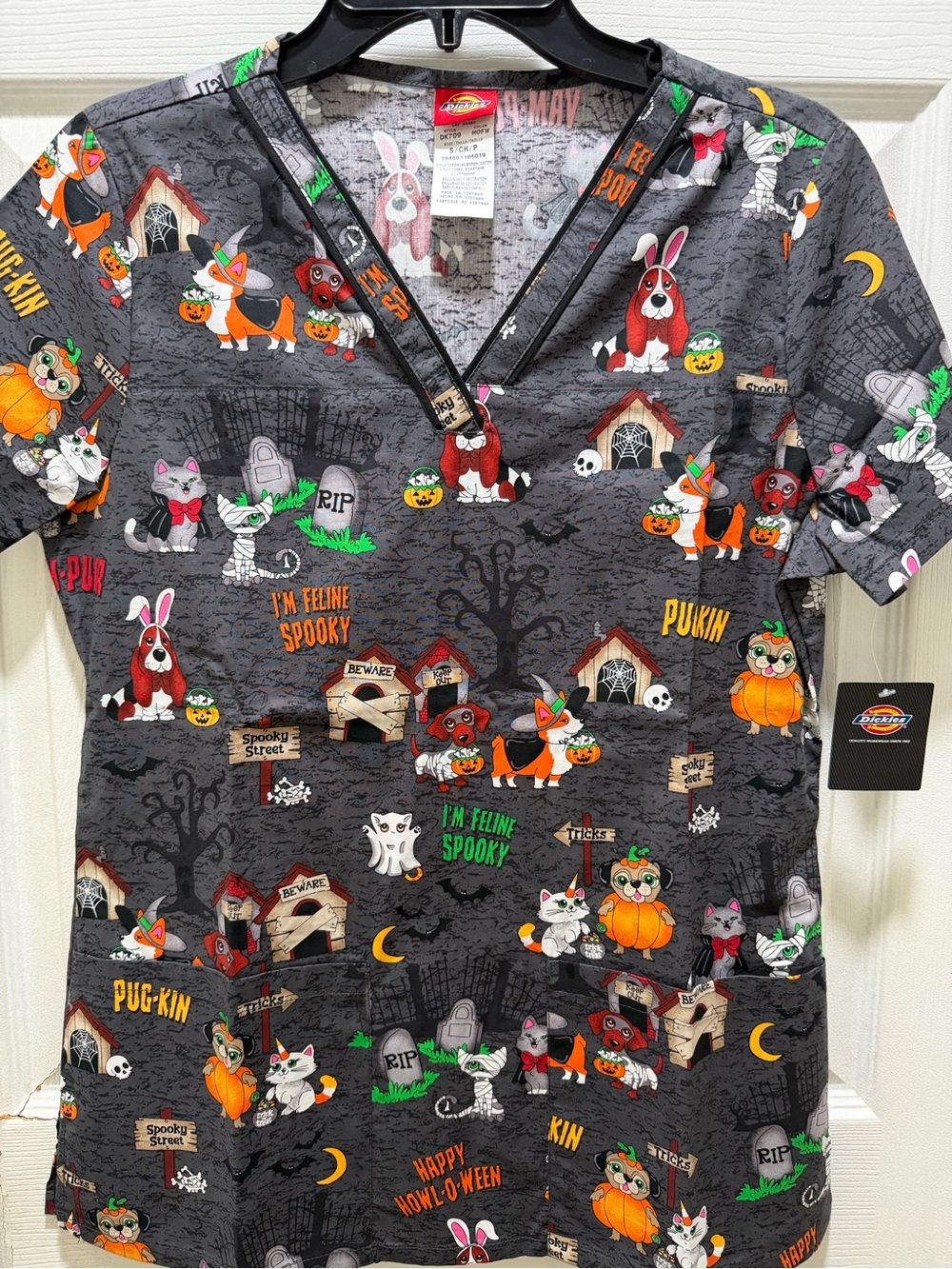 Dickies Gray Halloween Dog & Pumpkin Print Scrub Top